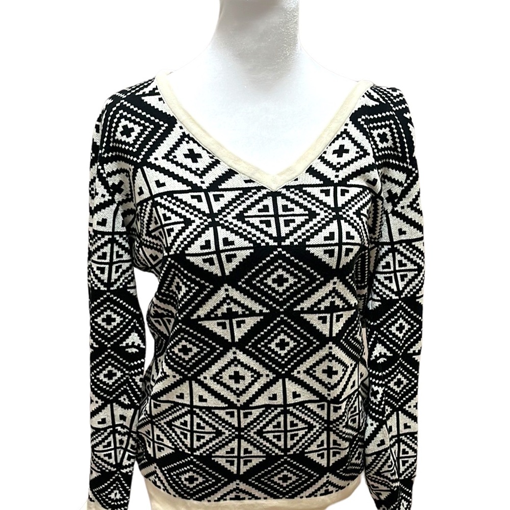 4/$20! Republic Pullover Sweater